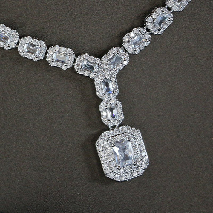 Ladies’ banquet party jewelry, elegant four-piece matching accessory set.